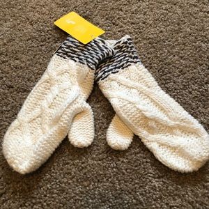 NWT Knit Winter Mittens